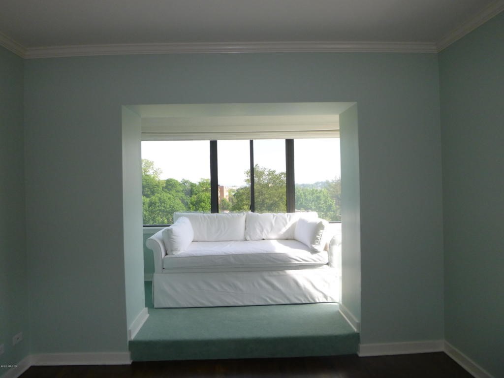 40 W Elm Street, Greenwich, CT 06830