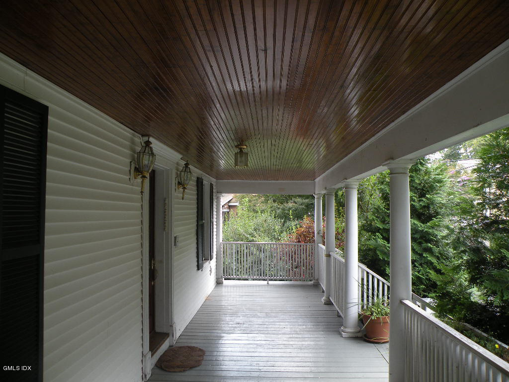 21 Oak Ridge Street, Greenwich, CT 06830