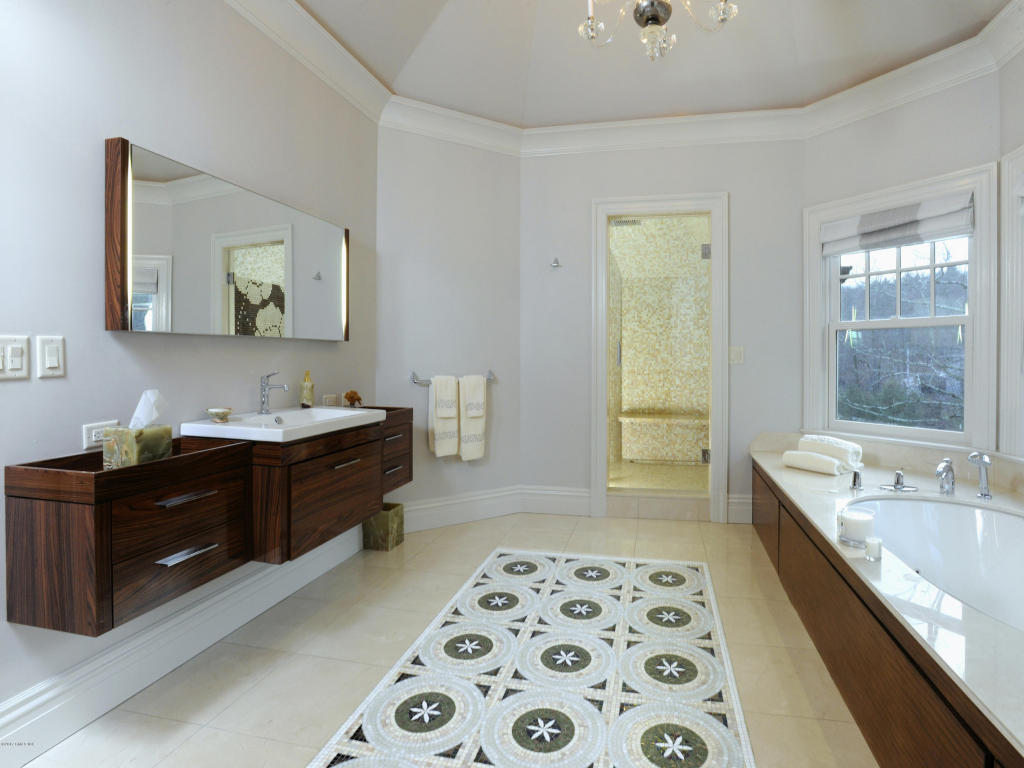 31 N Porchuck Road, Greenwich, CT 06831
