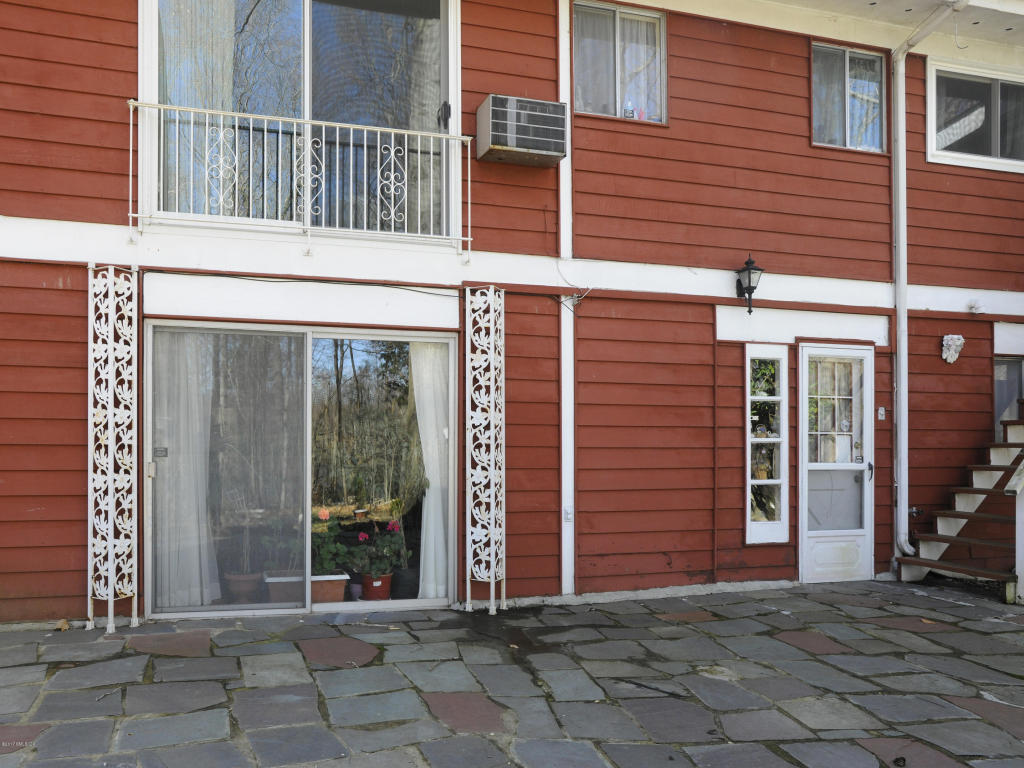 17 Nutmeg Drive, Greenwich, CT 06831
