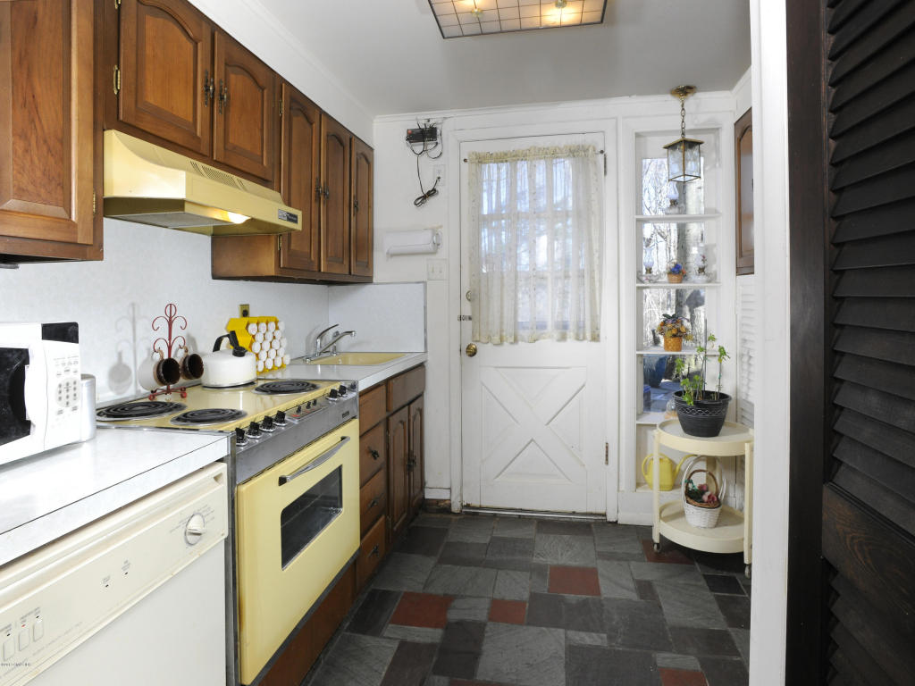 17 Nutmeg Drive, Greenwich, CT 06831