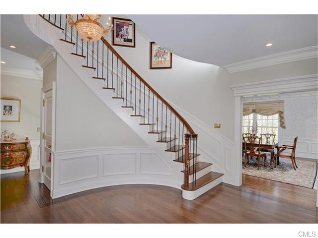 31 Deacons Way, New Canaan, CT 06840