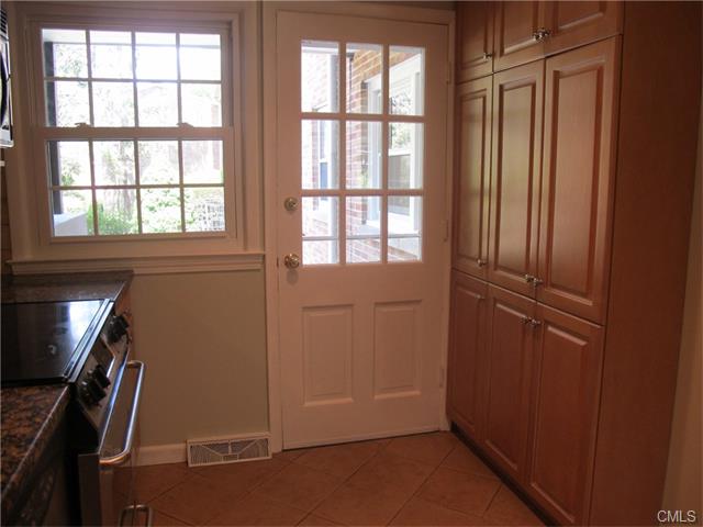 86 Heritage Hill Road, New Canaan, CT 06840