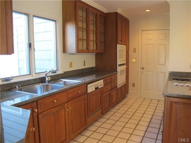 25 Kimberly Place, New Canaan, CT 06840