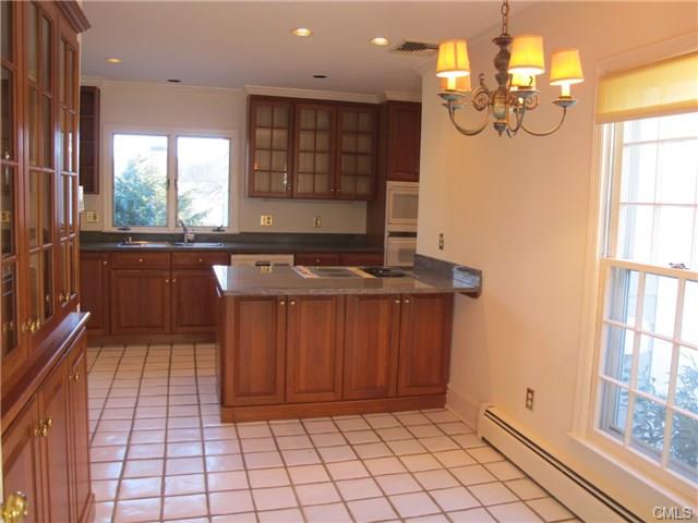 25 Kimberly Place, New Canaan, CT 06840