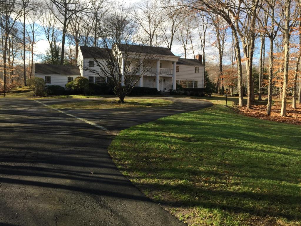 148 Ramhorne Road, New Canaan, CT 06840