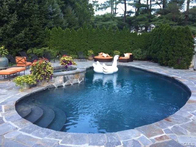 72 Conrad Road, New Canaan, CT 06840