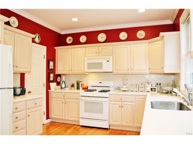 14 New Canaan Way, Norwalk, CT 06850