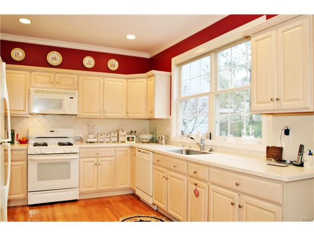 14 New Canaan Way, Norwalk, CT 06850