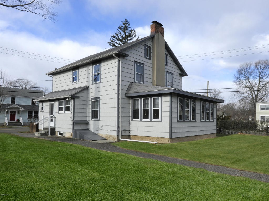 24 Edgewater Drive, Old Greenwich, CT 06870