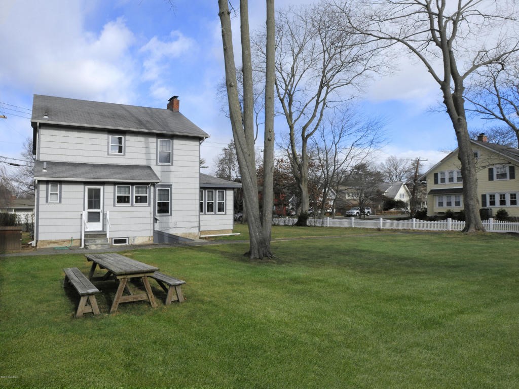 24 Edgewater Drive, Old Greenwich, CT 06870
