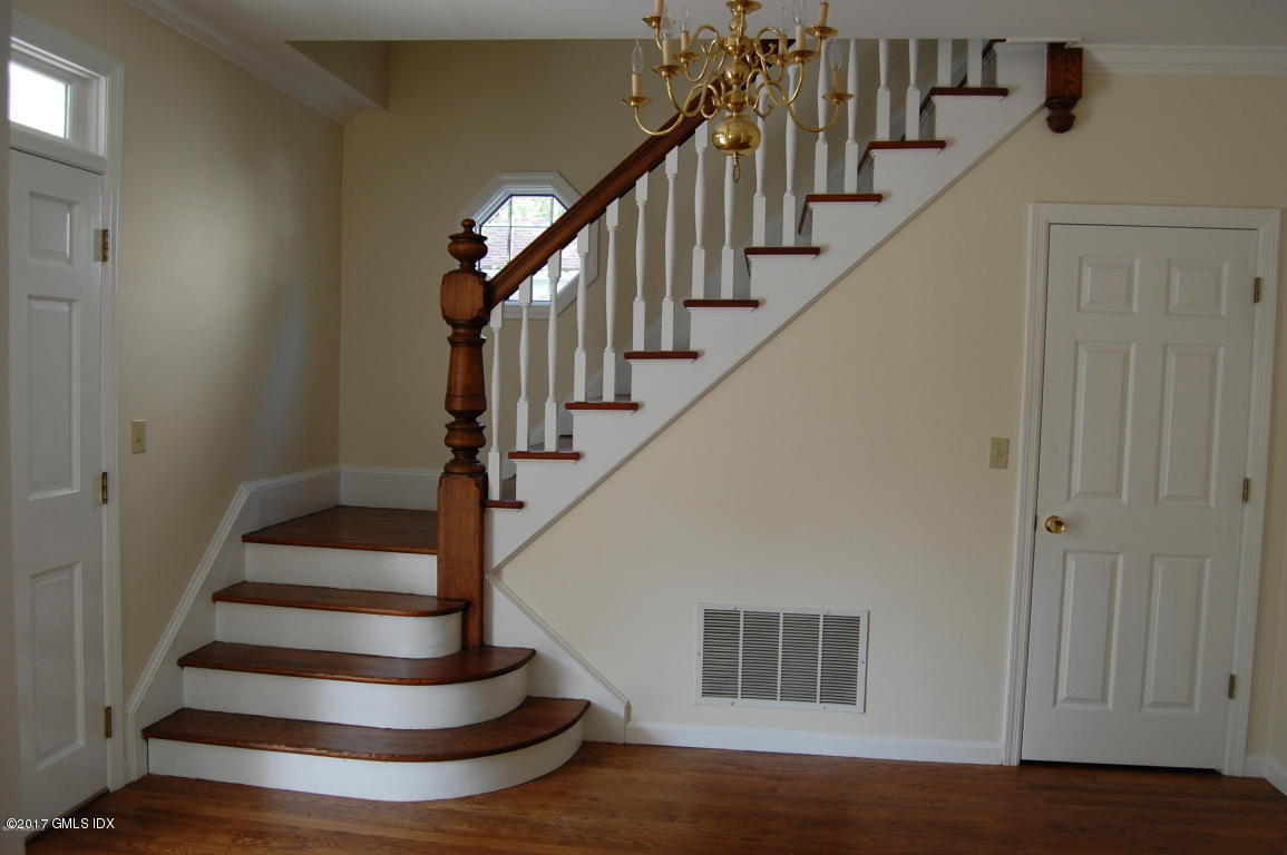 32 Highview Avenue, Old Greenwich, CT 06870