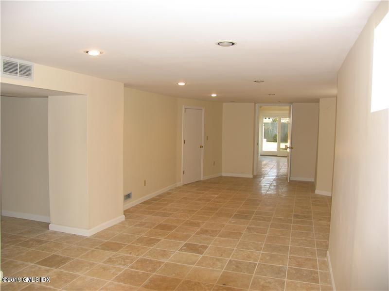 32 Highview Avenue, Old Greenwich, CT 06870