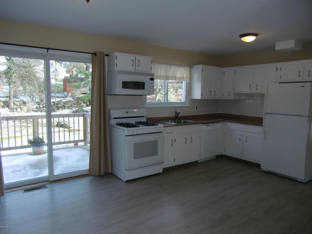 32 Amherst Road, Riverside, CT 06878