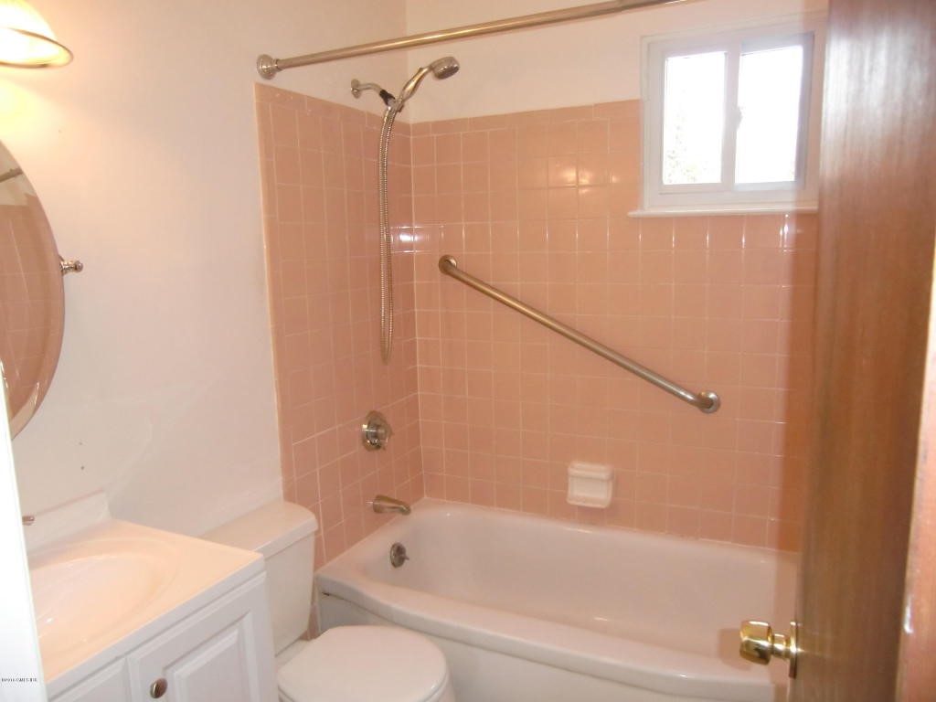 32 Amherst Road, Riverside, CT 06878