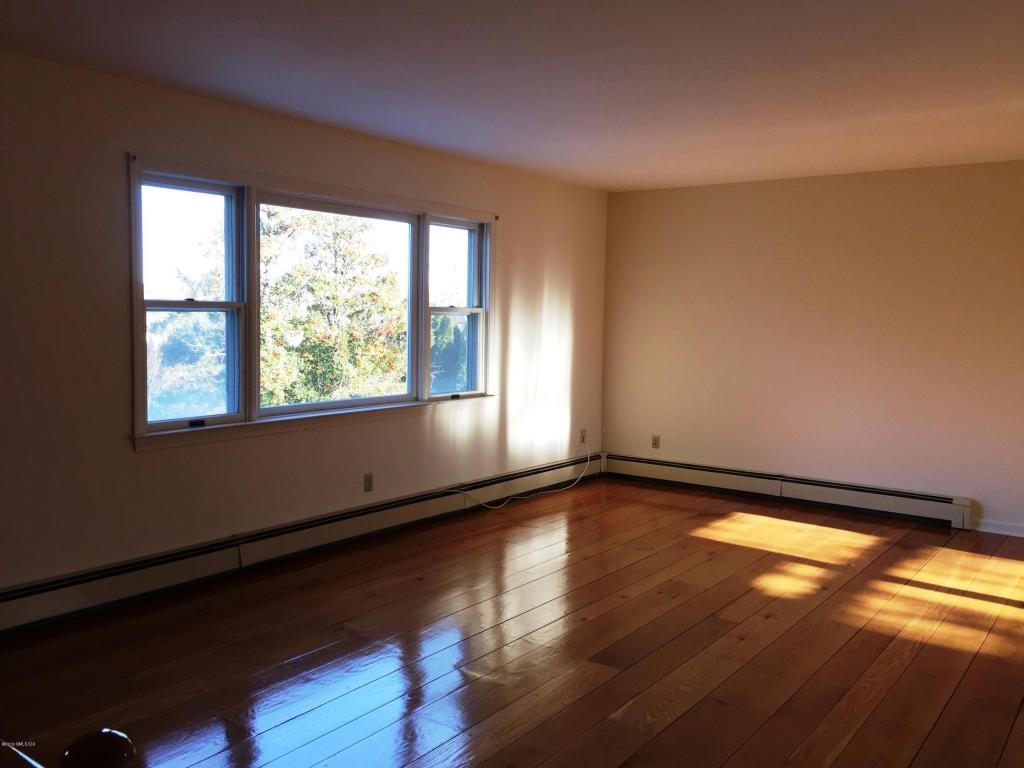 10 N Sound Beach Avenue, Riverside, CT 06878