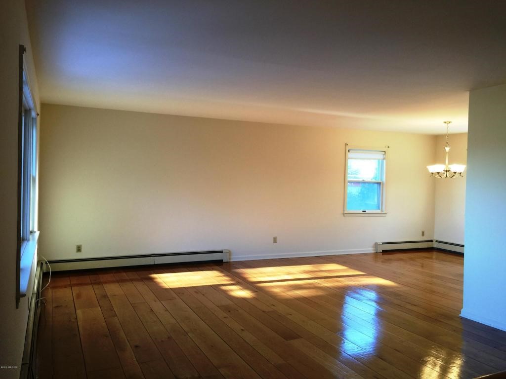10 N Sound Beach Avenue, Riverside, CT 06878