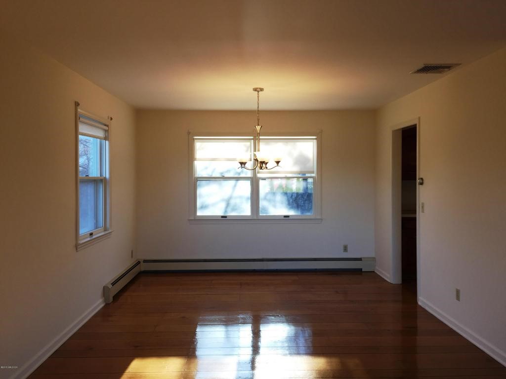 10 N Sound Beach Avenue, Riverside, CT 06878