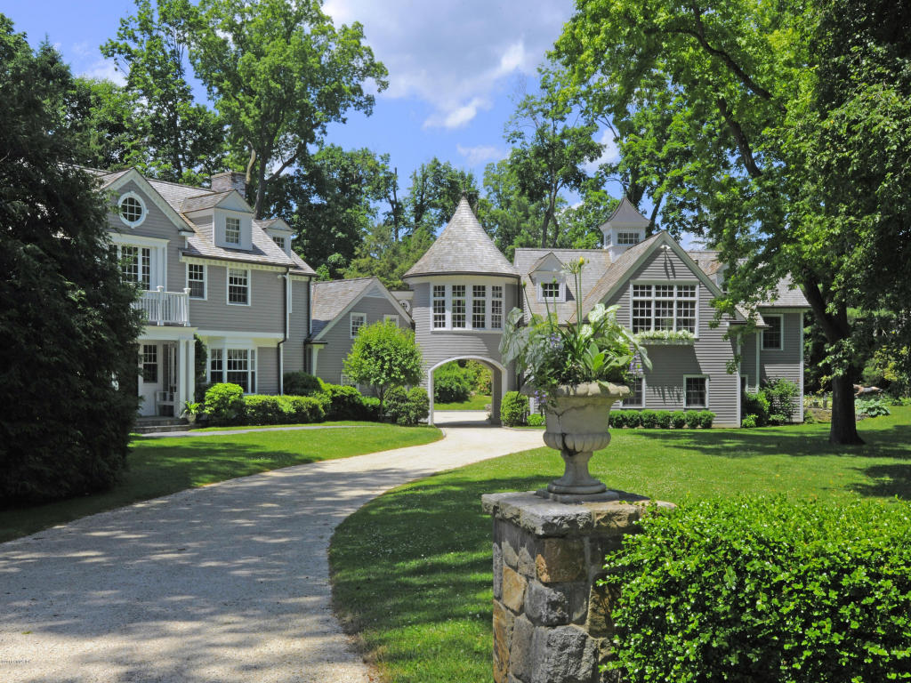 8 Cathlow Drive, Riverside, CT 06878