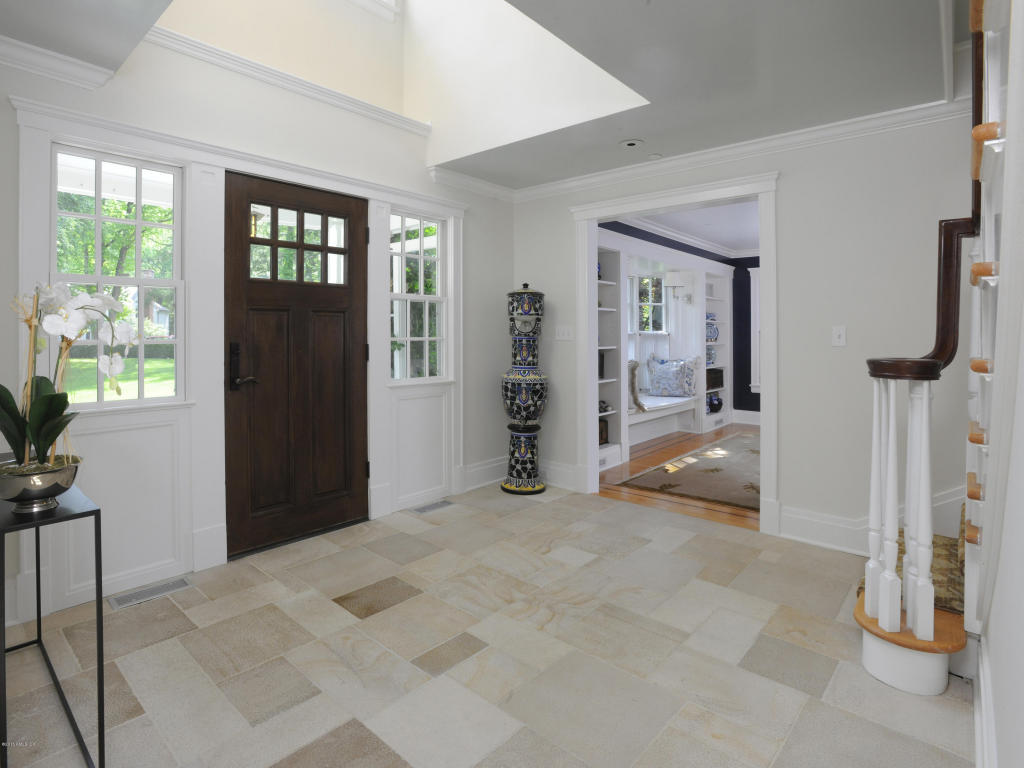 8 Cathlow Drive, Riverside, CT 06878