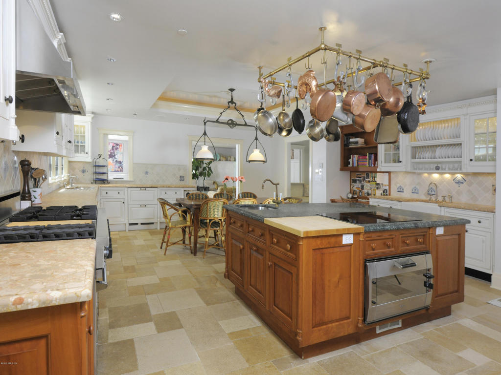 8 Cathlow Drive, Riverside, CT 06878