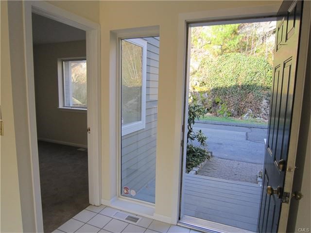 70 Glen View, Wilton, CT 06897