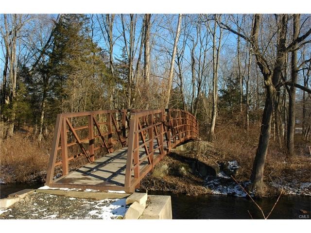 15 Village Walk, Wilton, CT 06897