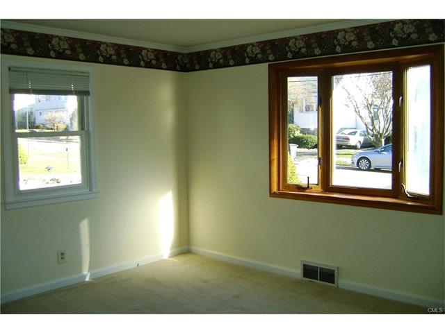 39 Claremont Street, Stamford, CT 06902