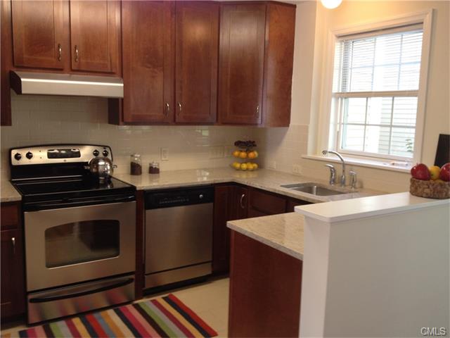 10 Stoneridge Circle, Stamford, CT 06902