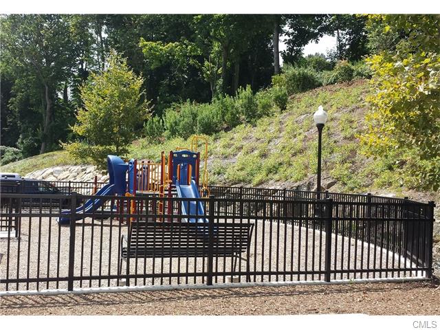 10 Stoneridge Circle, Stamford, CT 06902