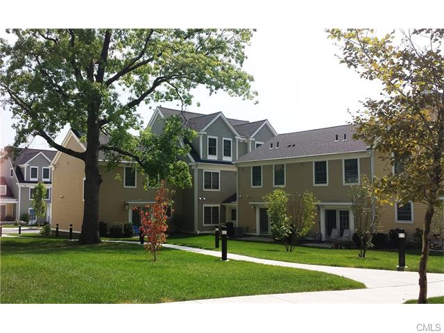 10 Stoneridge Circle, Stamford, CT 06902