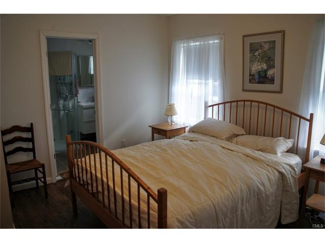 16 Manor Street, Stamford, CT 06902
