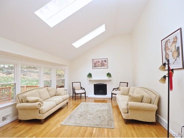 40 Norvel Lane, Stamford, CT 06905