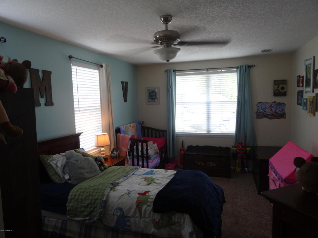 702 LONG DR, Macclenny, FL 32063