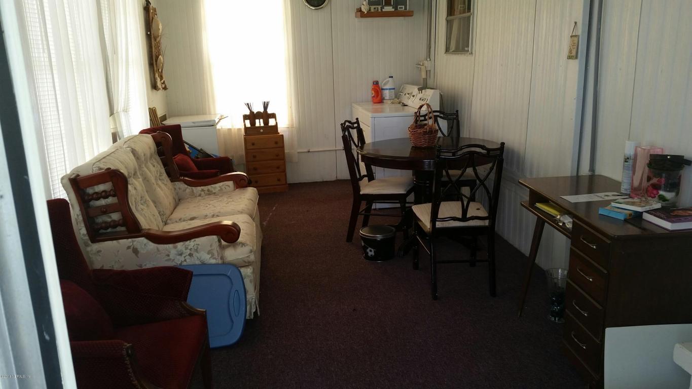 107 DOUGLAS ST, Crescent City, FL 32112