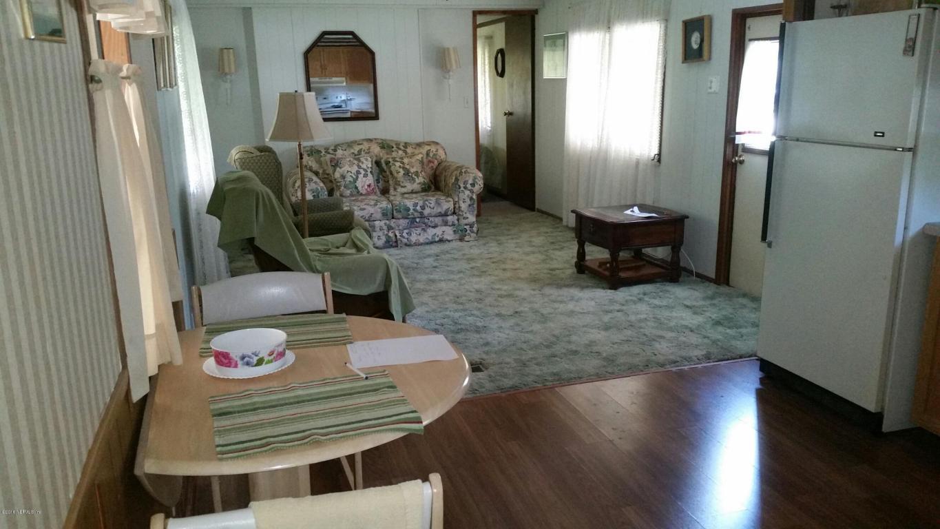 107 DOUGLAS ST, Crescent City, FL 32112