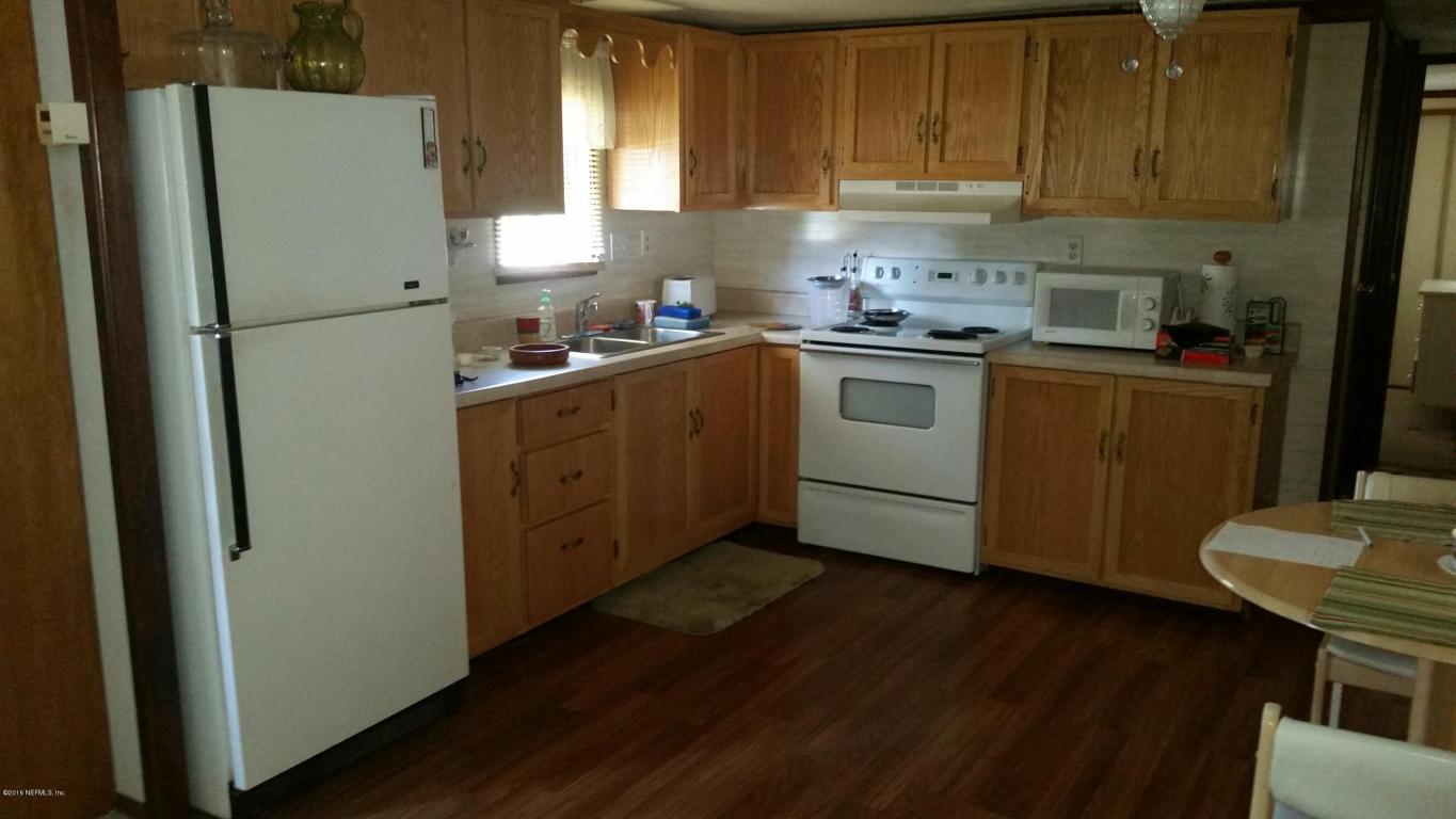 107 DOUGLAS ST, Crescent City, FL 32112