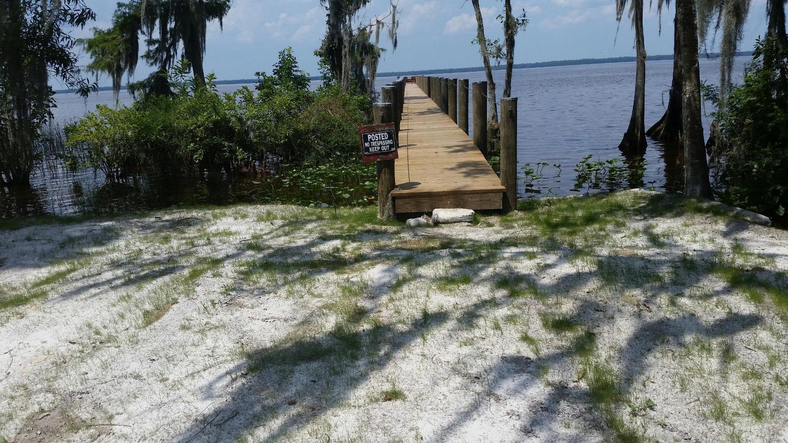 316 Riviera Dr, Crescent City, FL 32112