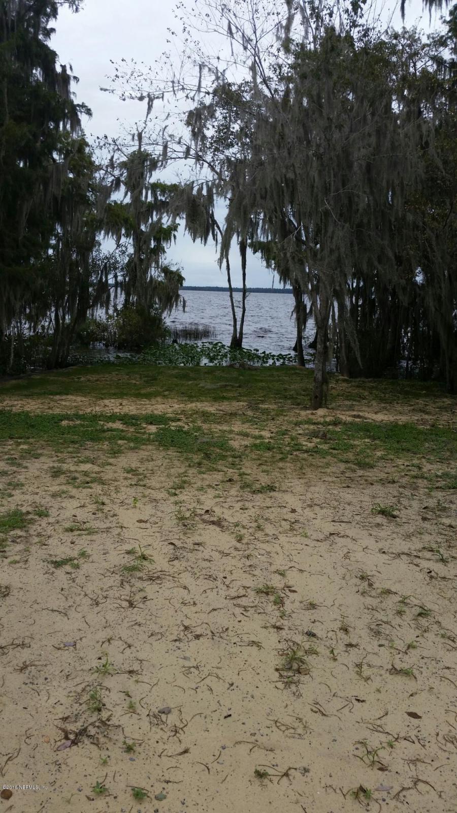 316 Riviera Dr, Crescent City, FL 32112