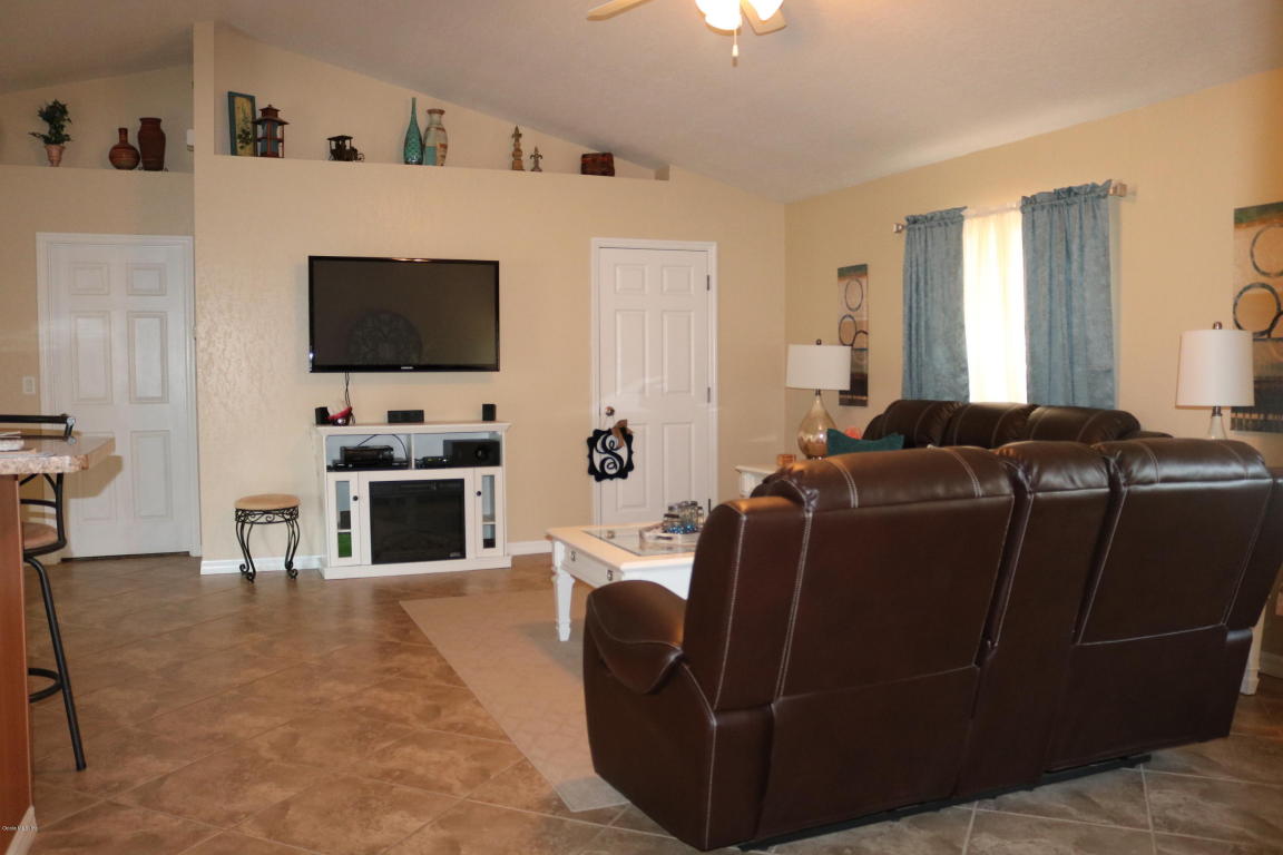 875 NW 124th Place, Citra, FL 32113