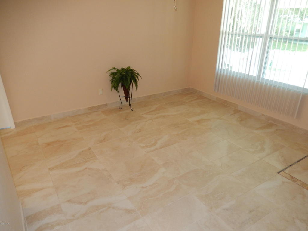612 S Lanvale Avenue, Daytona Beach, FL 32114