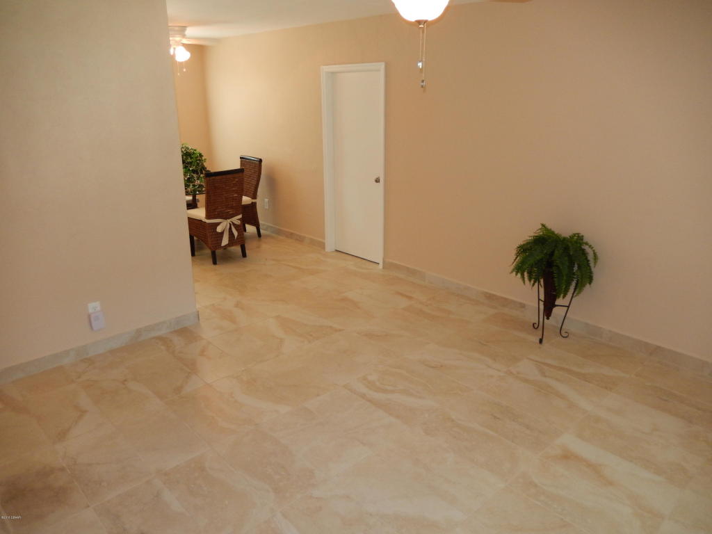 612 S Lanvale Avenue, Daytona Beach, FL 32114