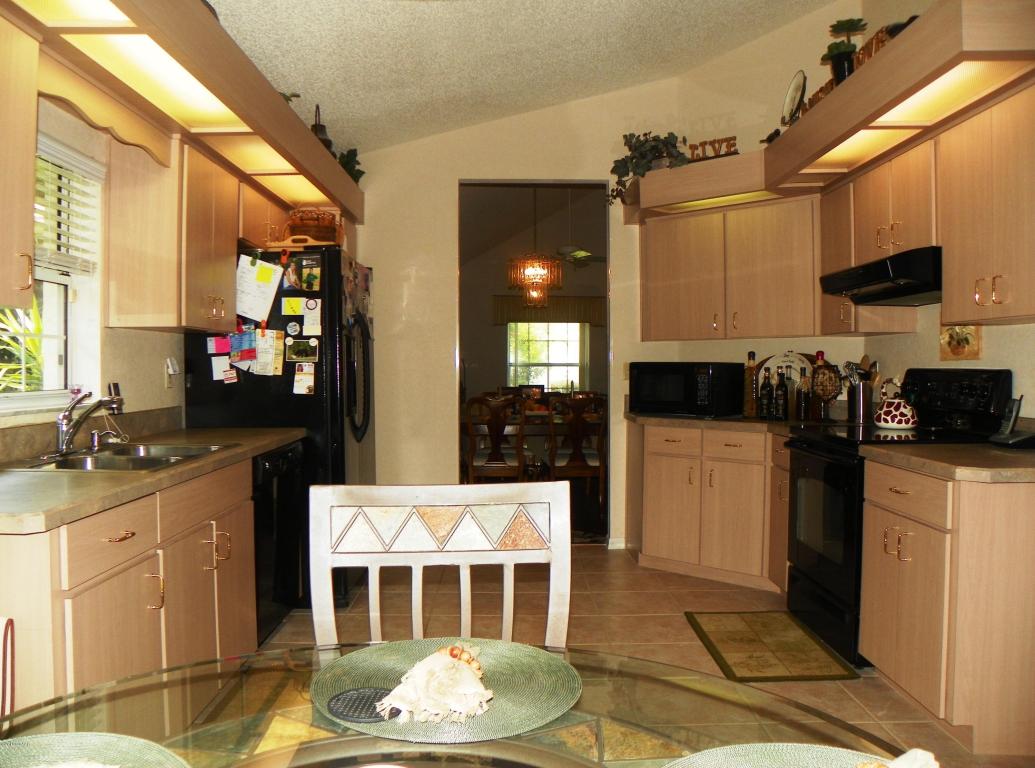112 BARDMOOR Circle, Daytona Beach, FL 32114