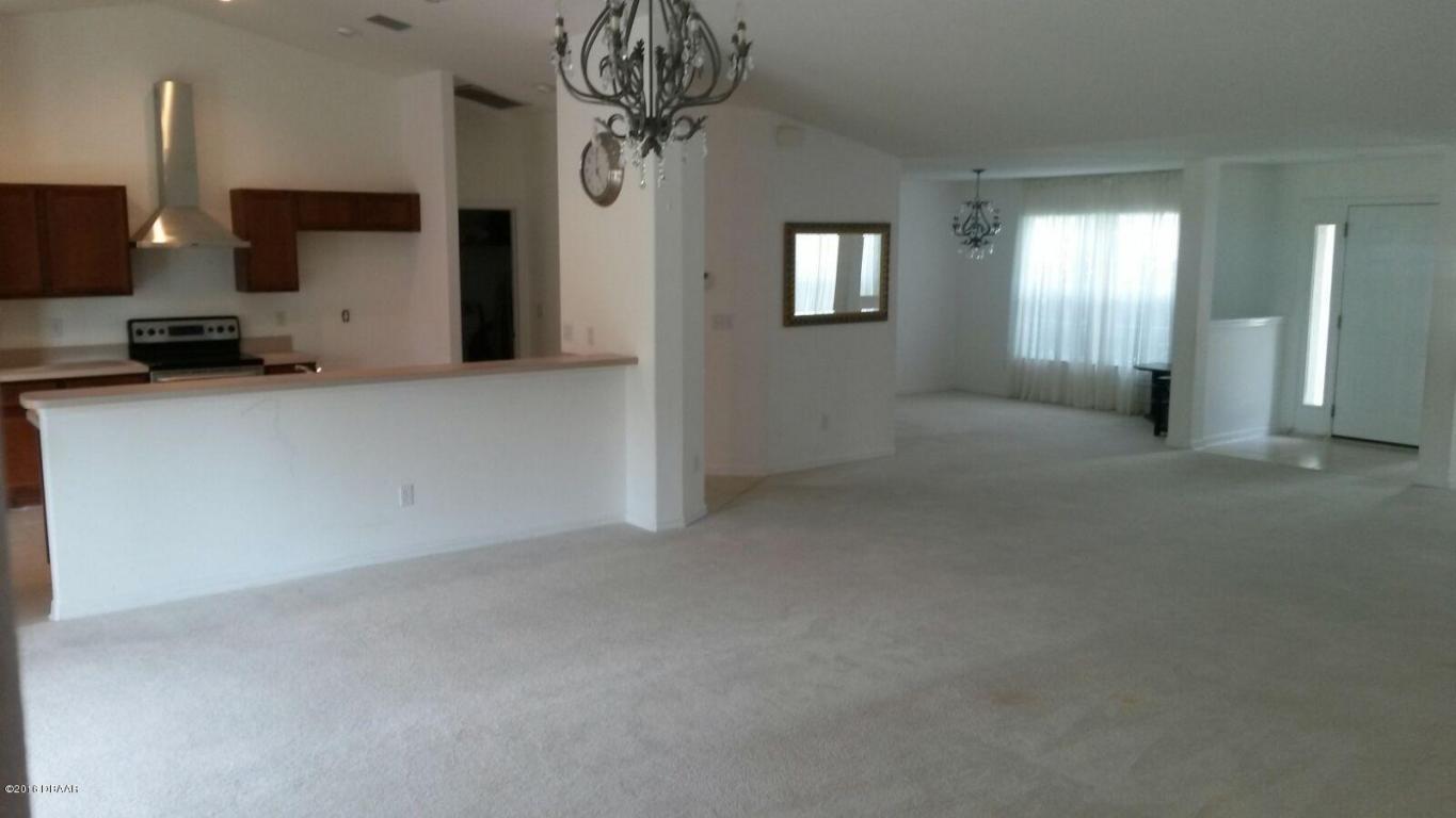 224 FOUNTAIN LAKE Boulevard, Daytona Beach, FL 32117