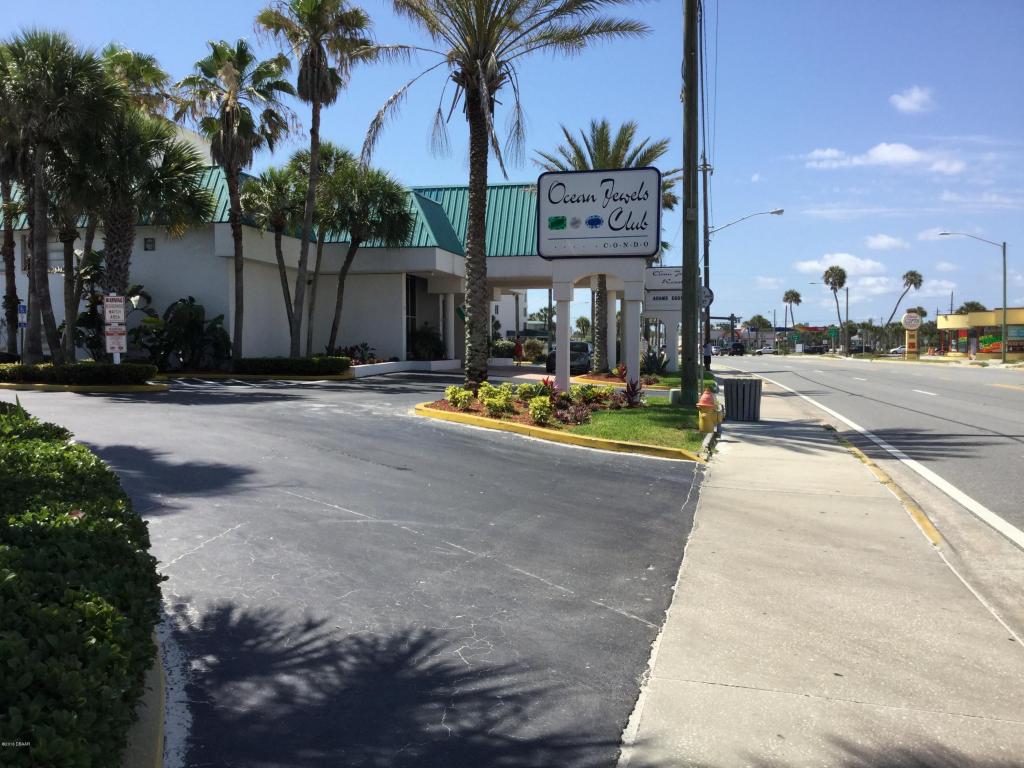 935 S Atlantic Avenue, Daytona Beach, FL 32118