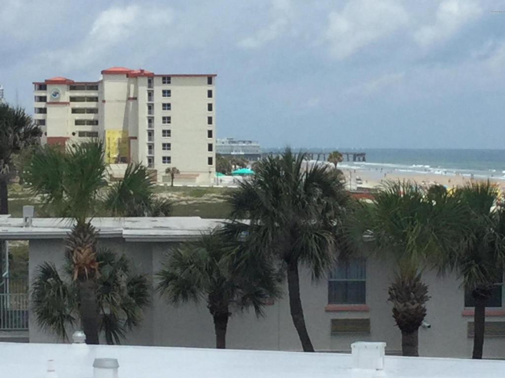 935 S Atlantic Avenue, Daytona Beach, FL 32118