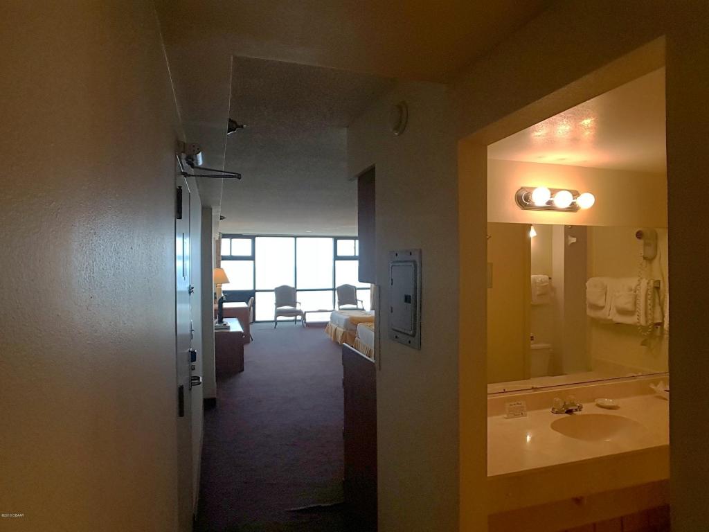 1909 S ATLANTIC Avenue, Daytona Beach Shores, FL 32118