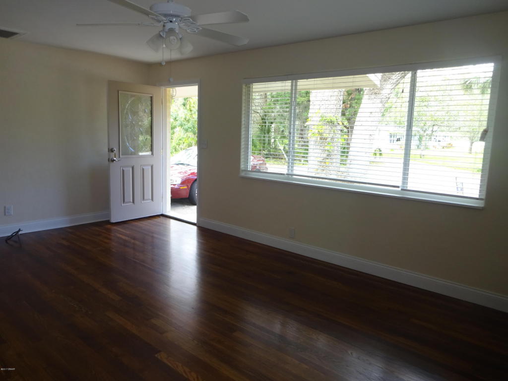 905 Longshadow Road, South Daytona, FL 32119