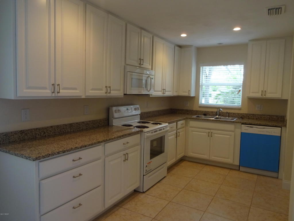 905 Longshadow Road, South Daytona, FL 32119