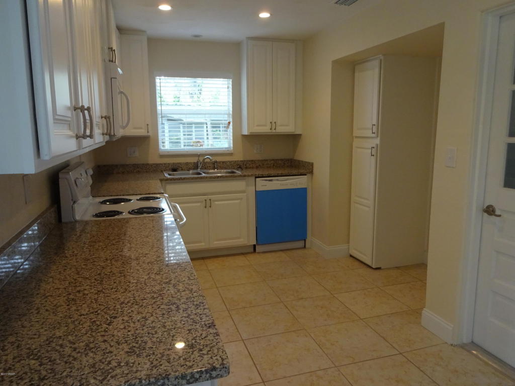905 Longshadow Road, South Daytona, FL 32119